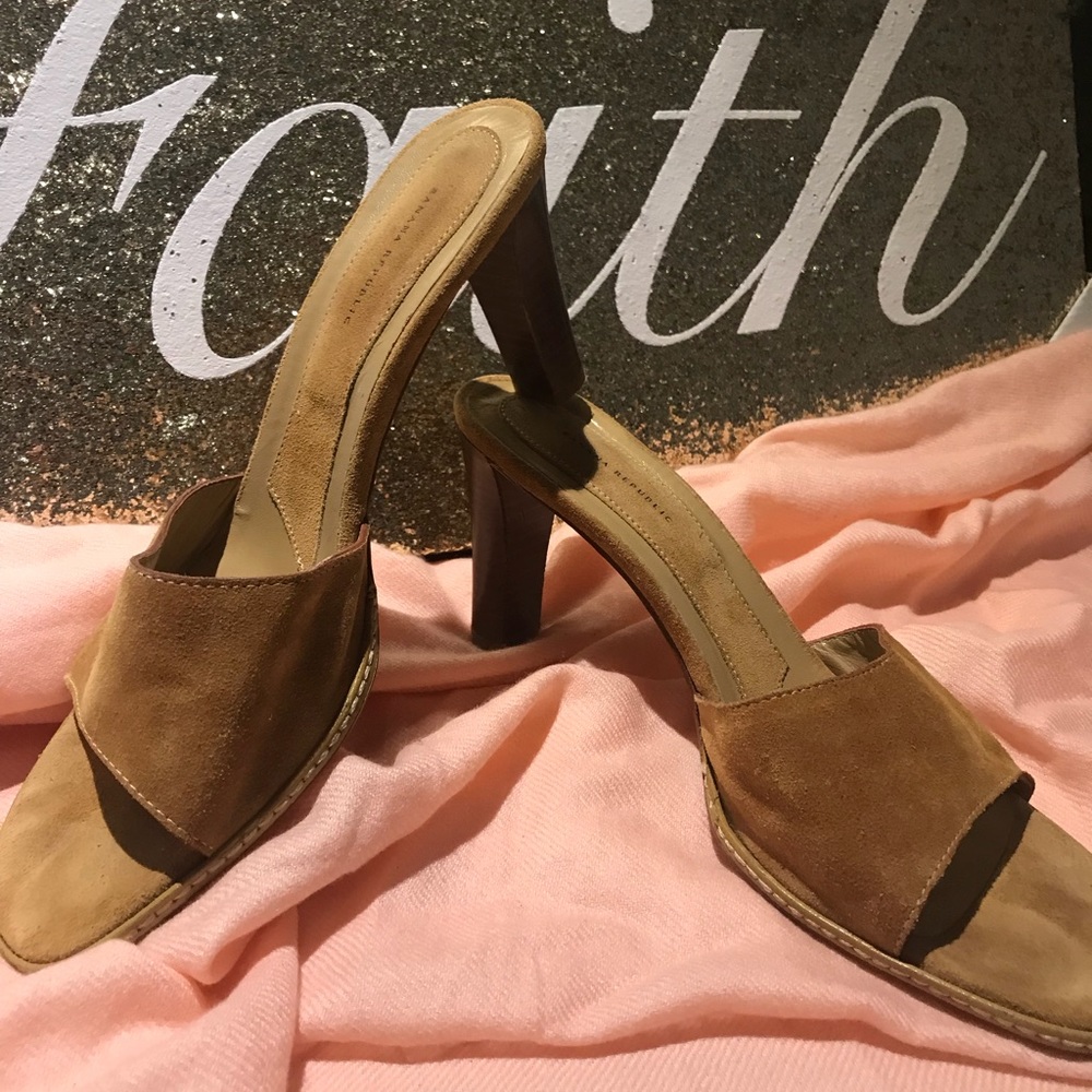 🐙Elegant Banana Republic leather sandals🐙